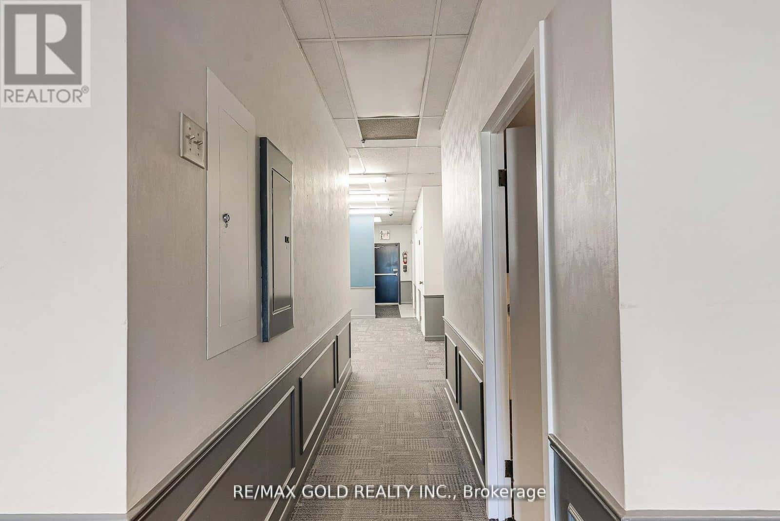 2109 OXFORD STREET E — London East (East I) - Photo 4 of 17