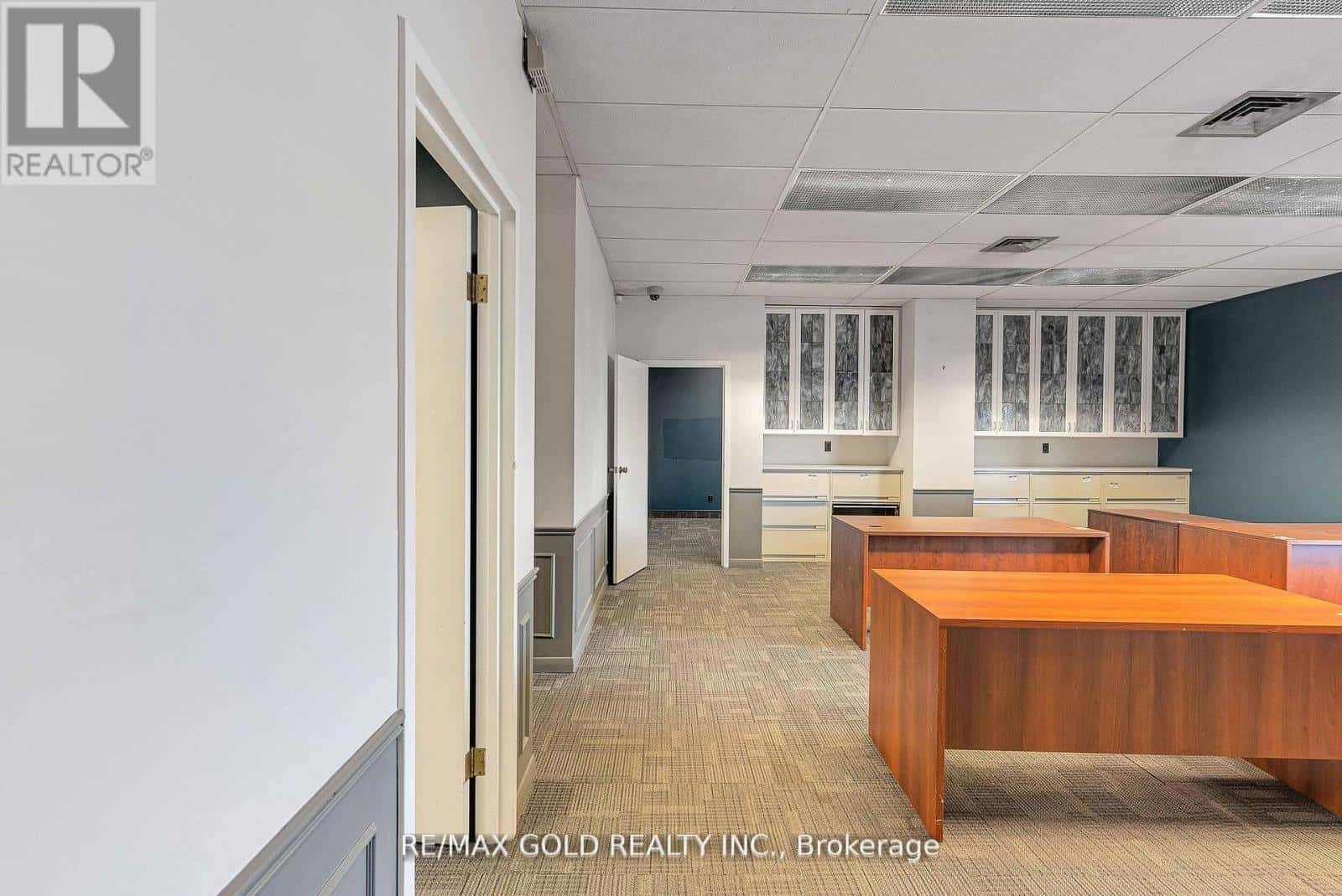 2109 OXFORD STREET E — London East (East I) - Photo 3 of 12