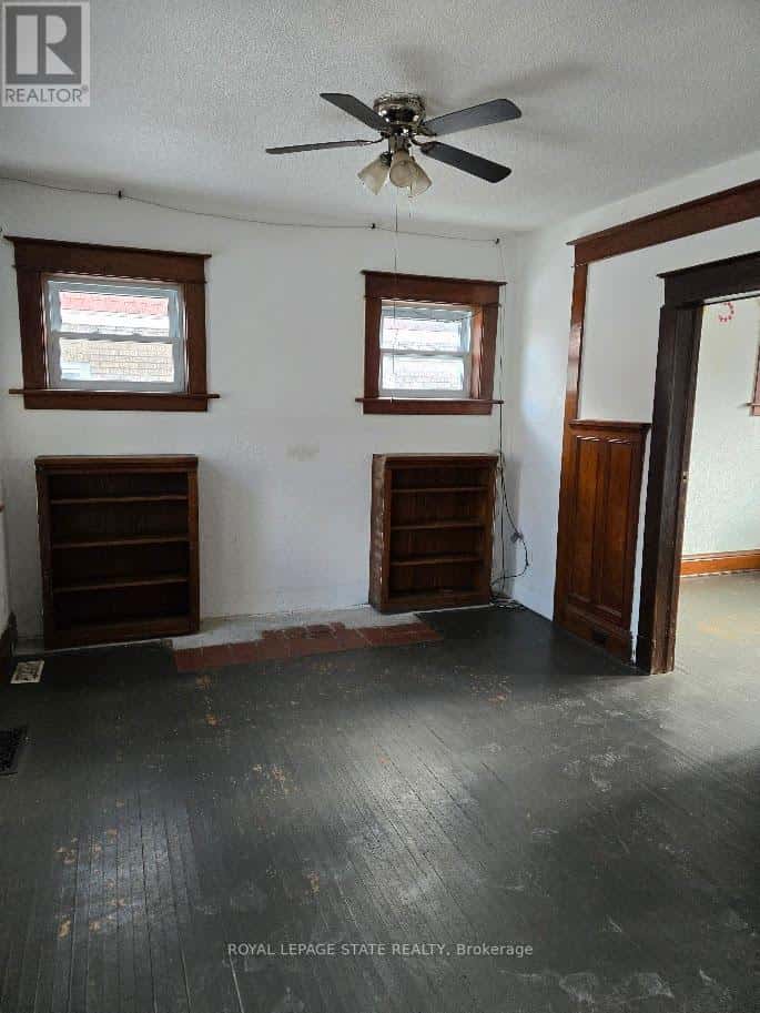 4352 OTTER STREET — Niagara Falls (Downtown), Ontario - Photo 4 of 19