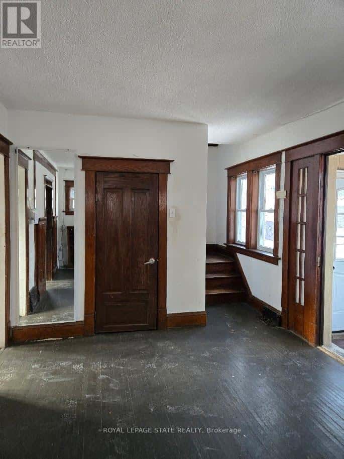 4352 OTTER STREET — Niagara Falls (Downtown), Ontario - Photo 5 of 19