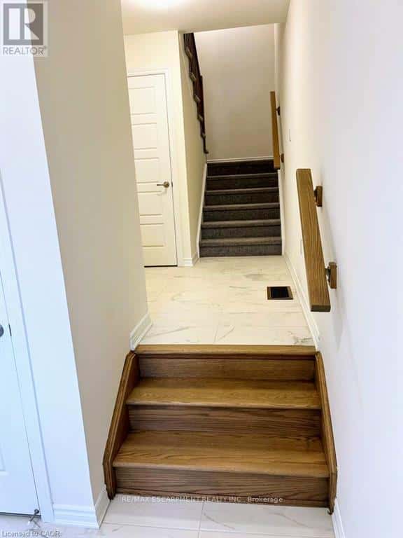 Hamilton (Ancaster) — Hamilton (Ancaster) - Photo 4 of 26