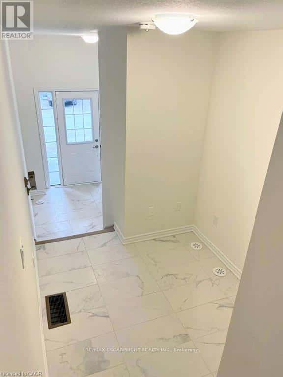 Hamilton (Ancaster) — Hamilton (Ancaster) - Photo 5 of 26