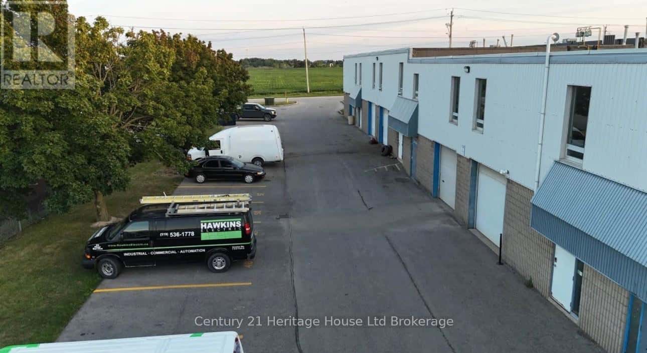 5 - 1033 PATTULLO AVENUE — Woodstock (Woodstock - South) - Photo 2 of 17