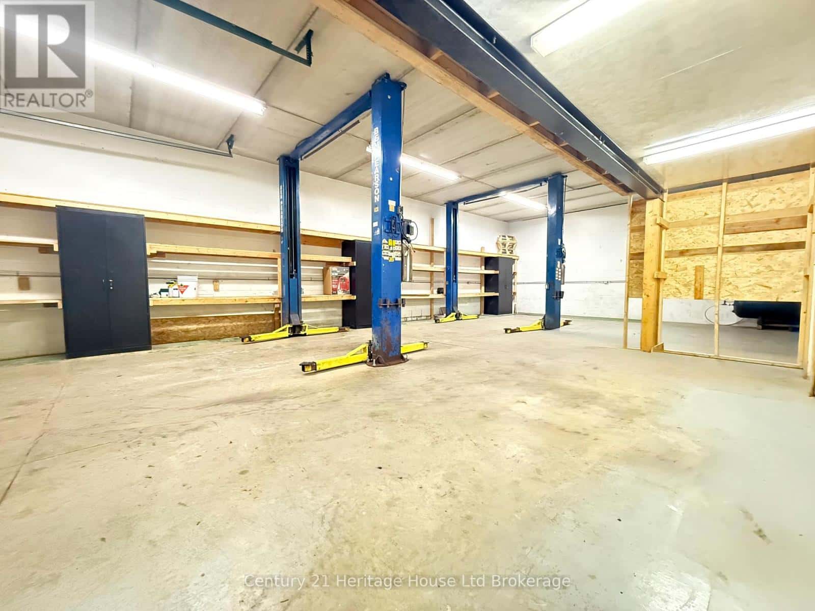 5 - 1033 PATTULLO AVENUE — Woodstock (Woodstock - South) - Photo 5 of 17