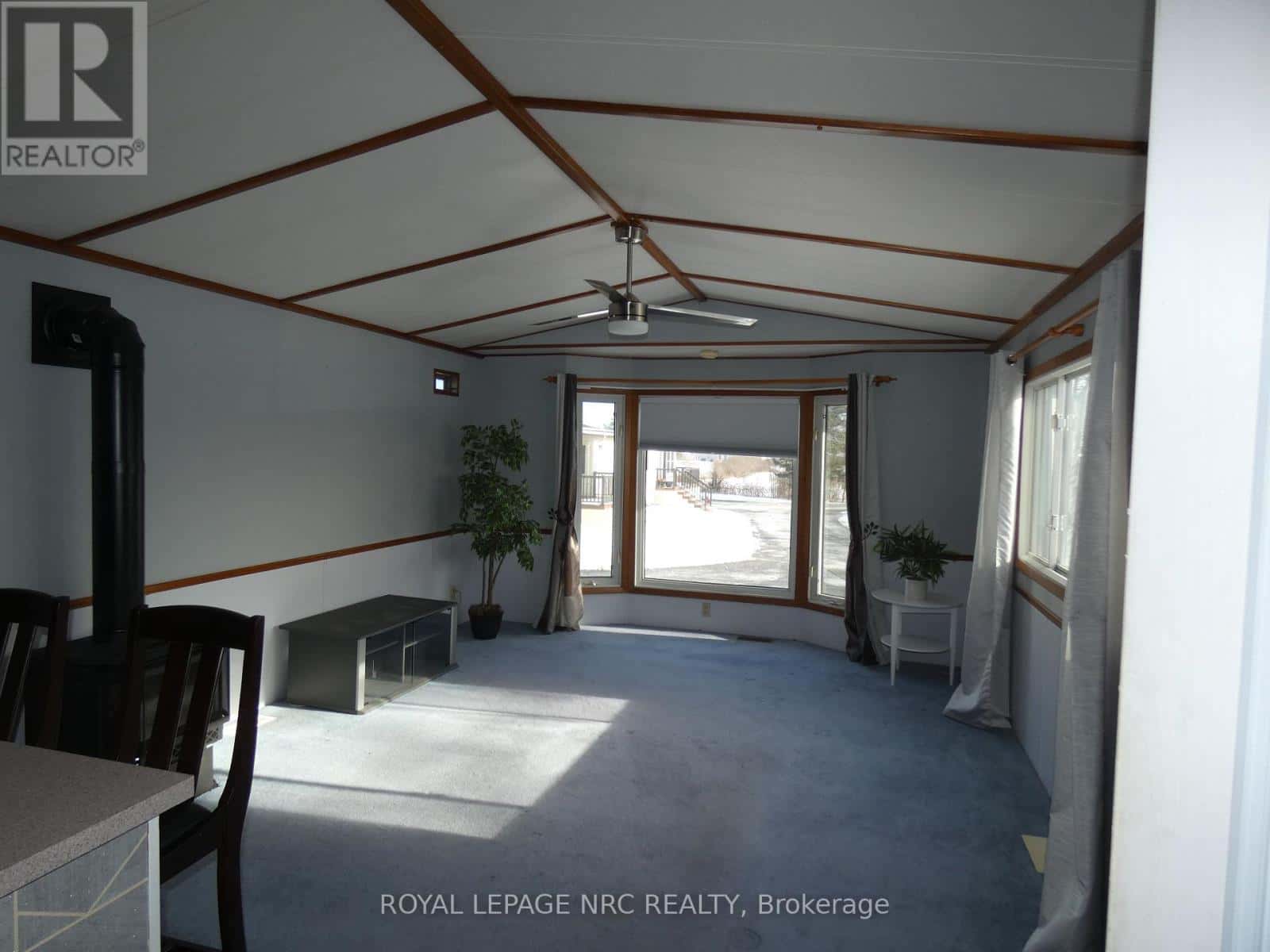 121 - 3033 TOWNLINE ROAD — Fort Erie (Black Creek), Ontario - Photo 4 of 16