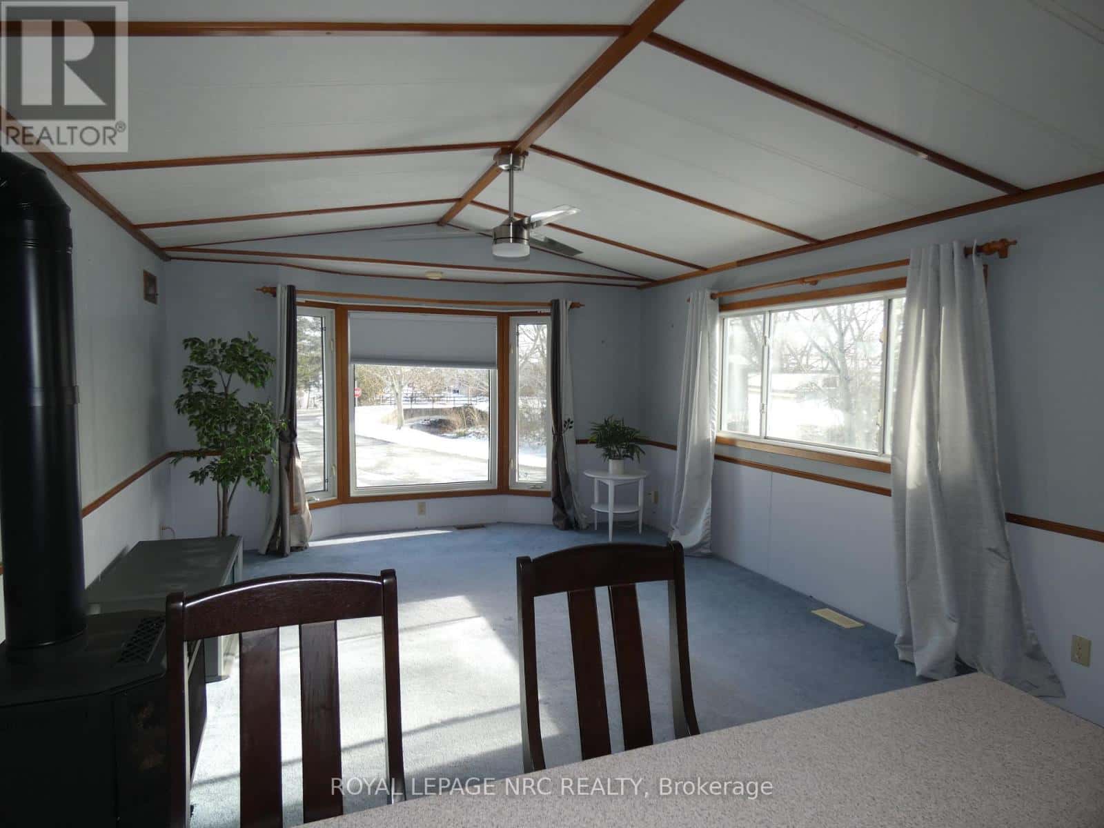 121 - 3033 TOWNLINE ROAD — Fort Erie (Black Creek), Ontario - Photo 5 of 16