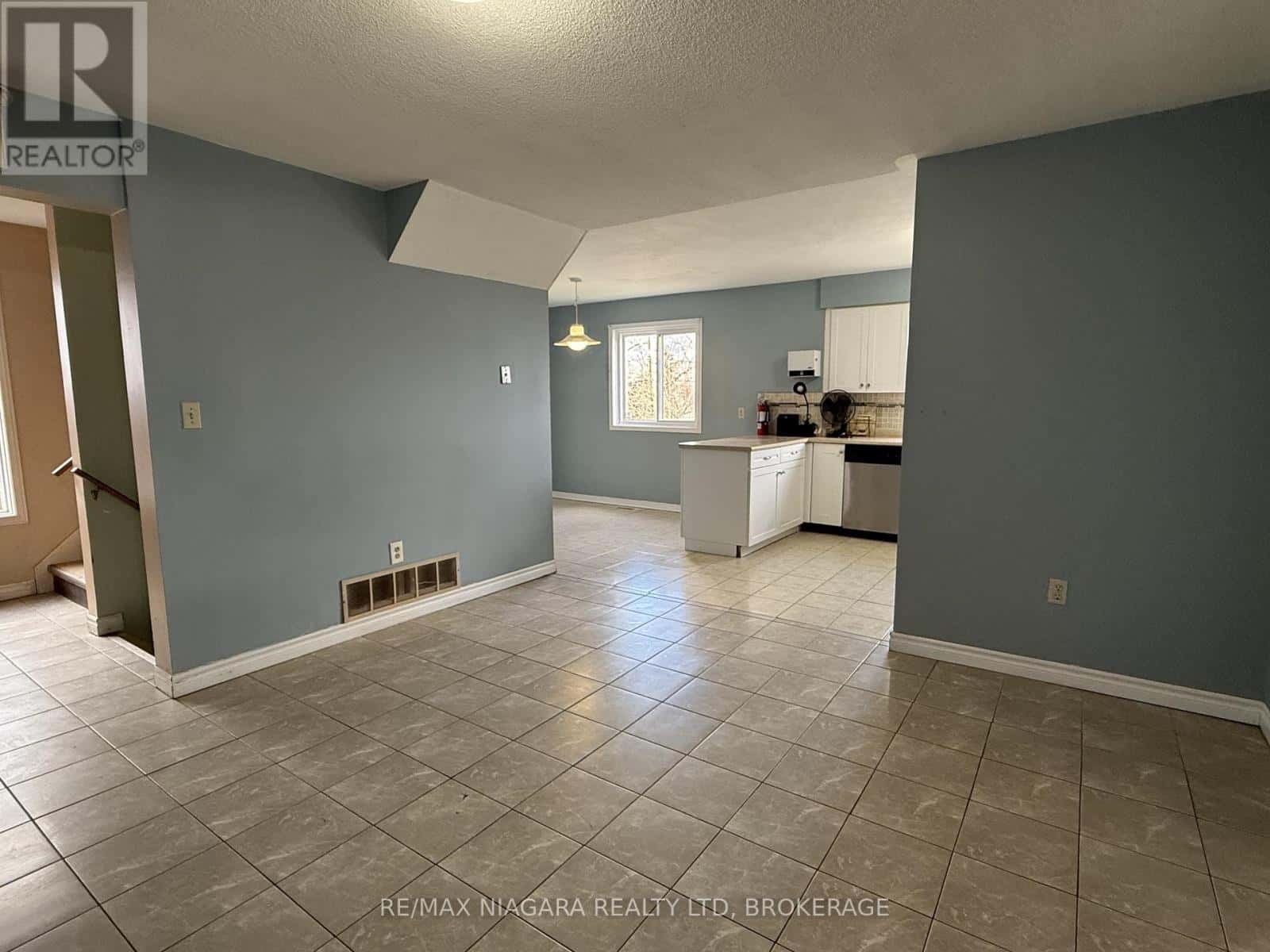 5519 ONTARIO AVENUE — Niagara Falls (Downtown), Ontario - Photo 5 of 50