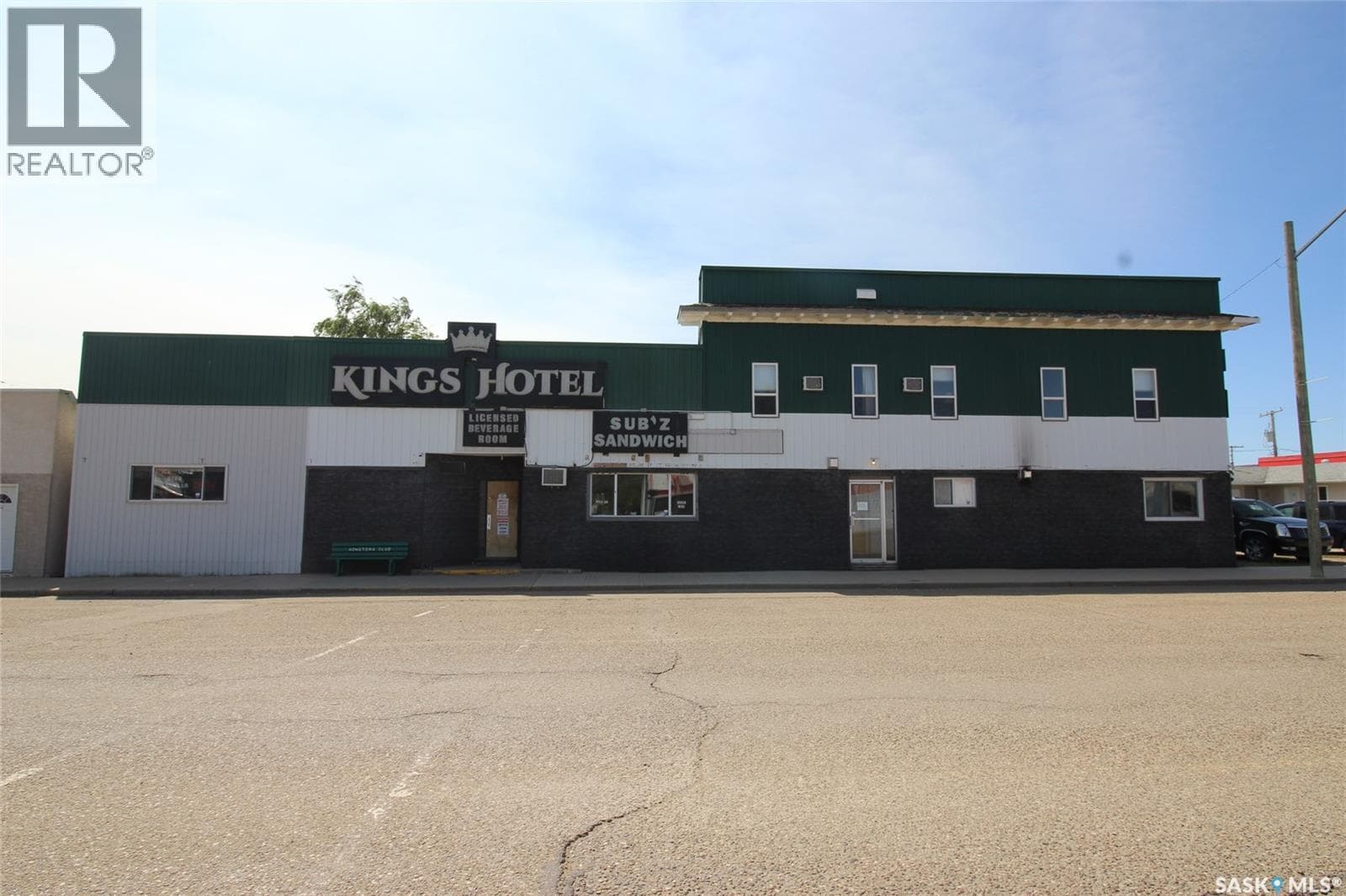 90 3rd AVENUE W — Shaunavon, Saskatchewan - Main photo