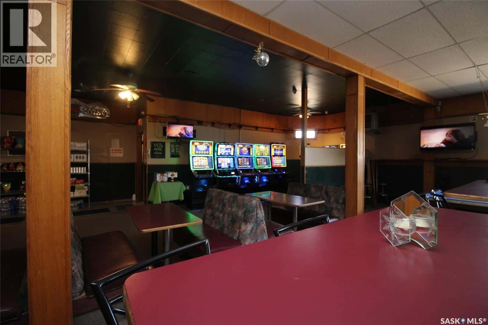 90 3rd AVENUE W — Shaunavon, Saskatchewan - Photo 5 of 29