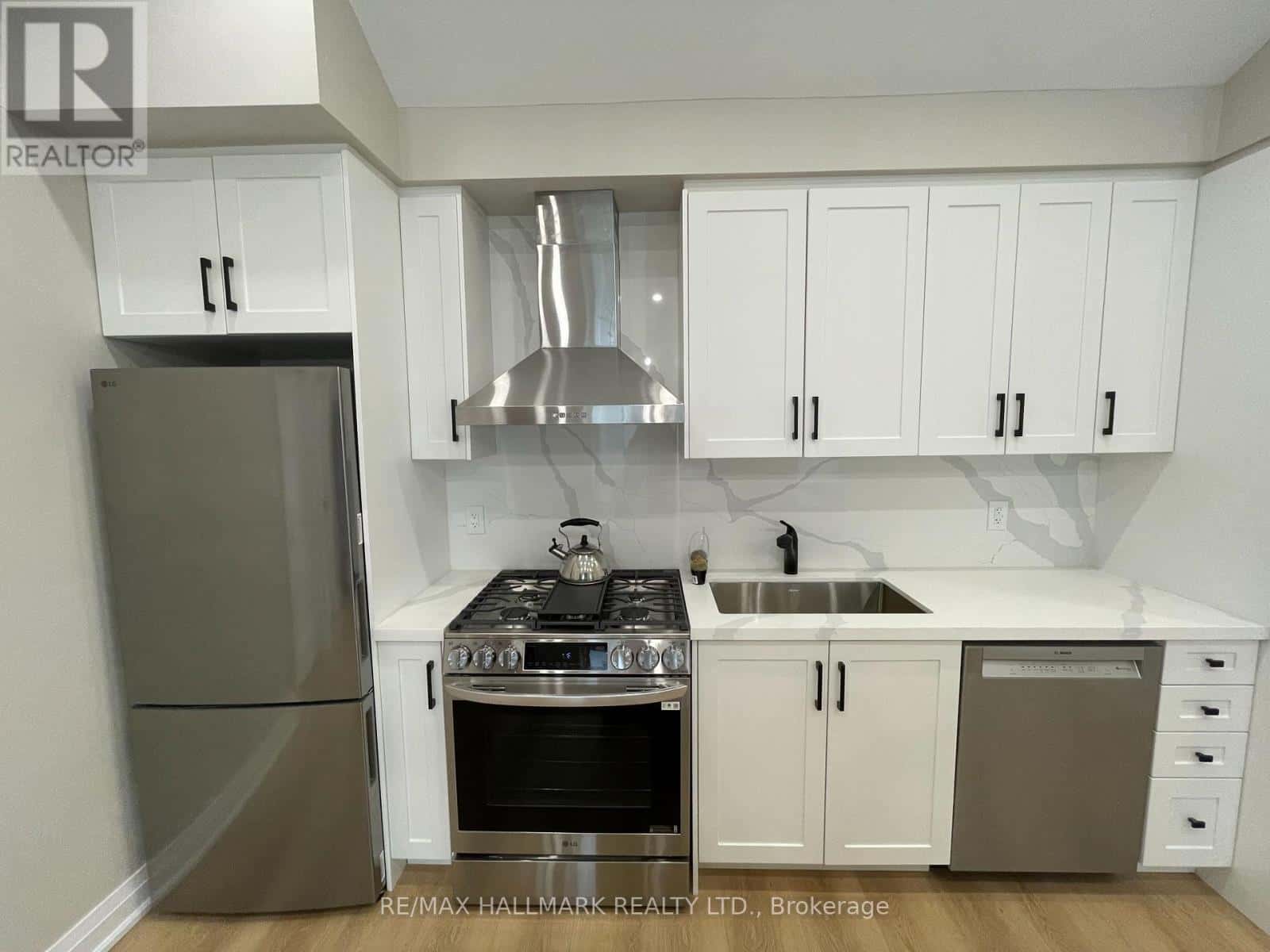 Toronto (Corso Italia-Davenport) — Toronto (Corso Italia-Davenport) - Photo 5 of 12