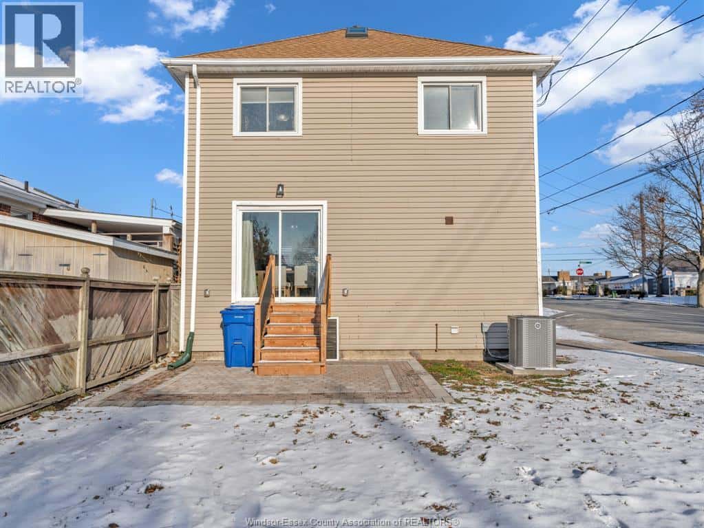 Windsor — Windsor - Photo 4 of 37