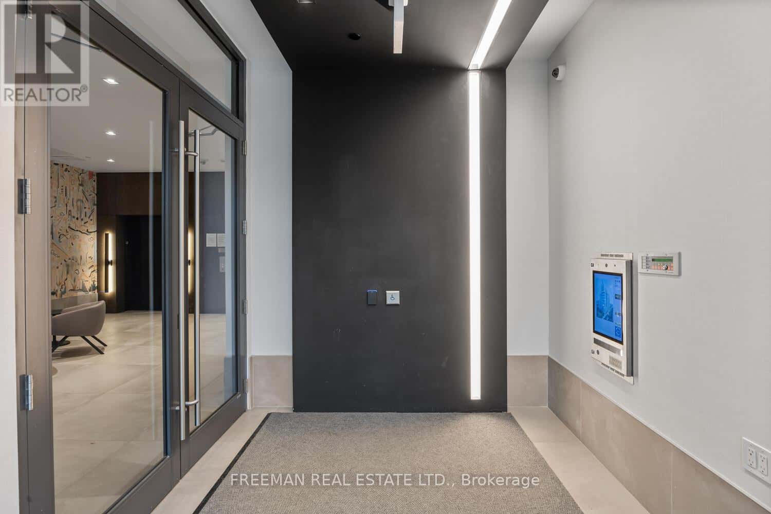 Toronto (Clanton Park) — Toronto (Clanton Park) - Photo 4 of 27