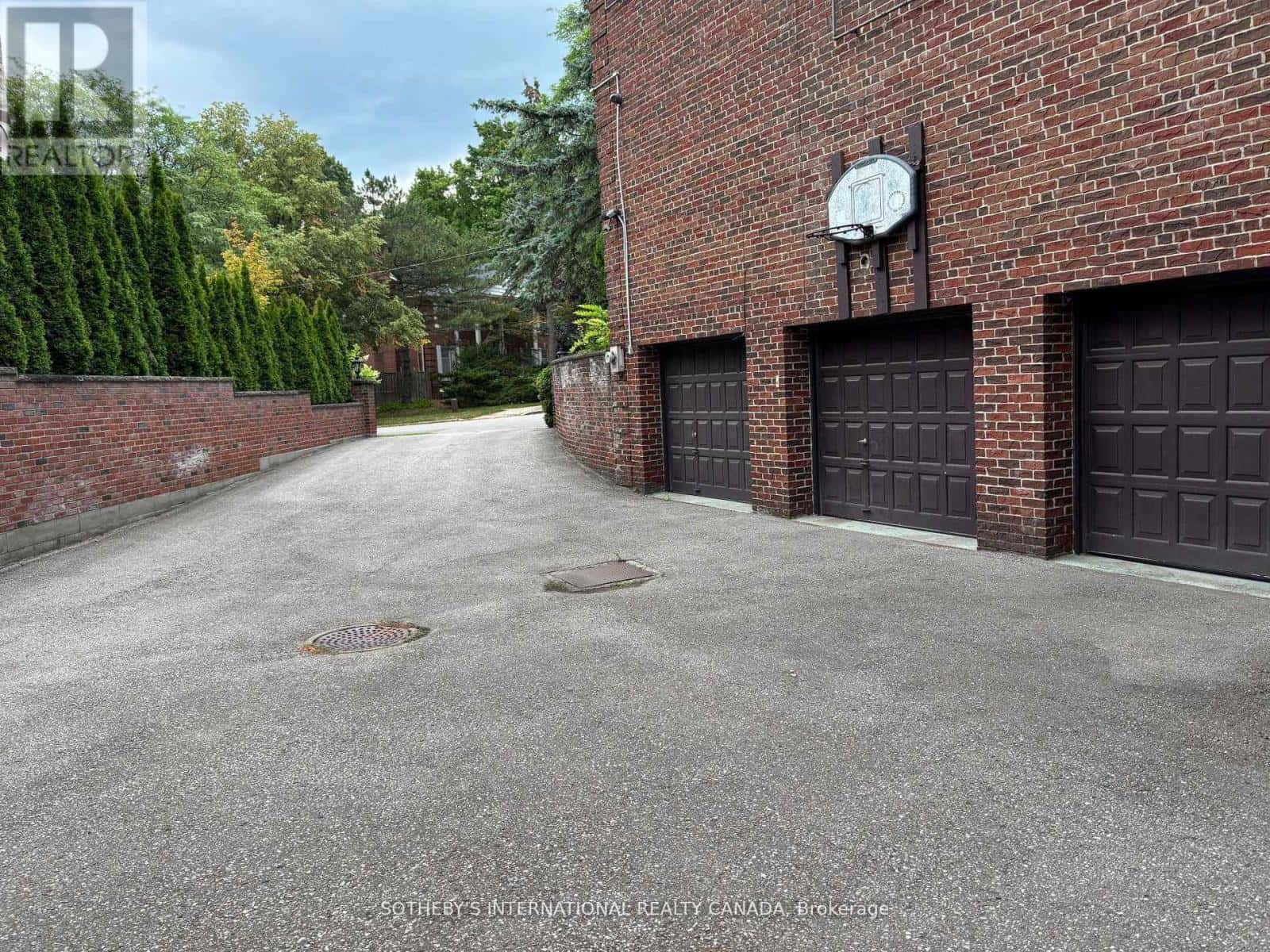 Toronto (St. Andrew-Windfields) — Toronto (St. Andrew-Windfields) - Photo 2 of 21