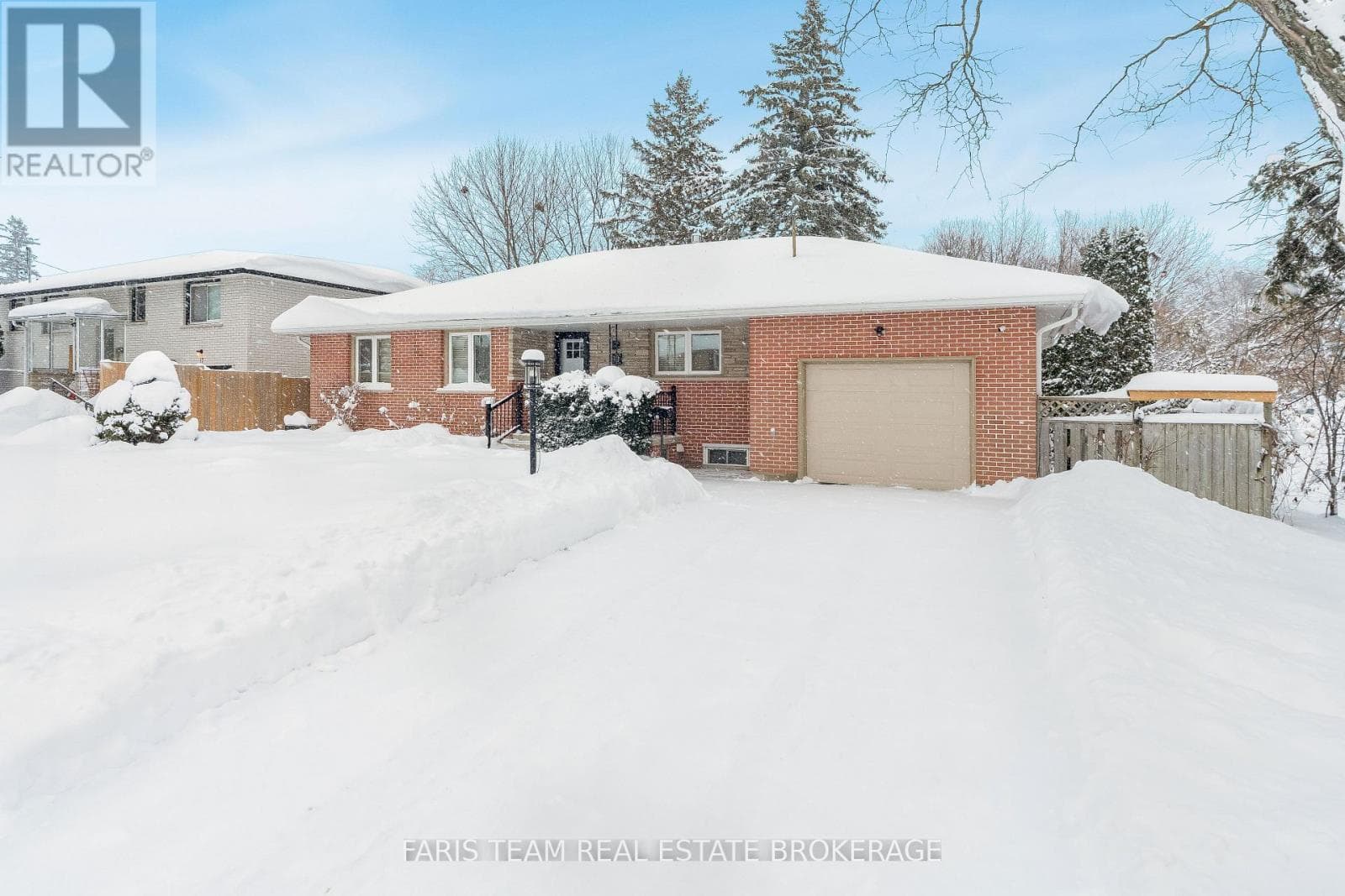 15 DAVIDSON STREET — Barrie (Wellington), Ontario - Main photo