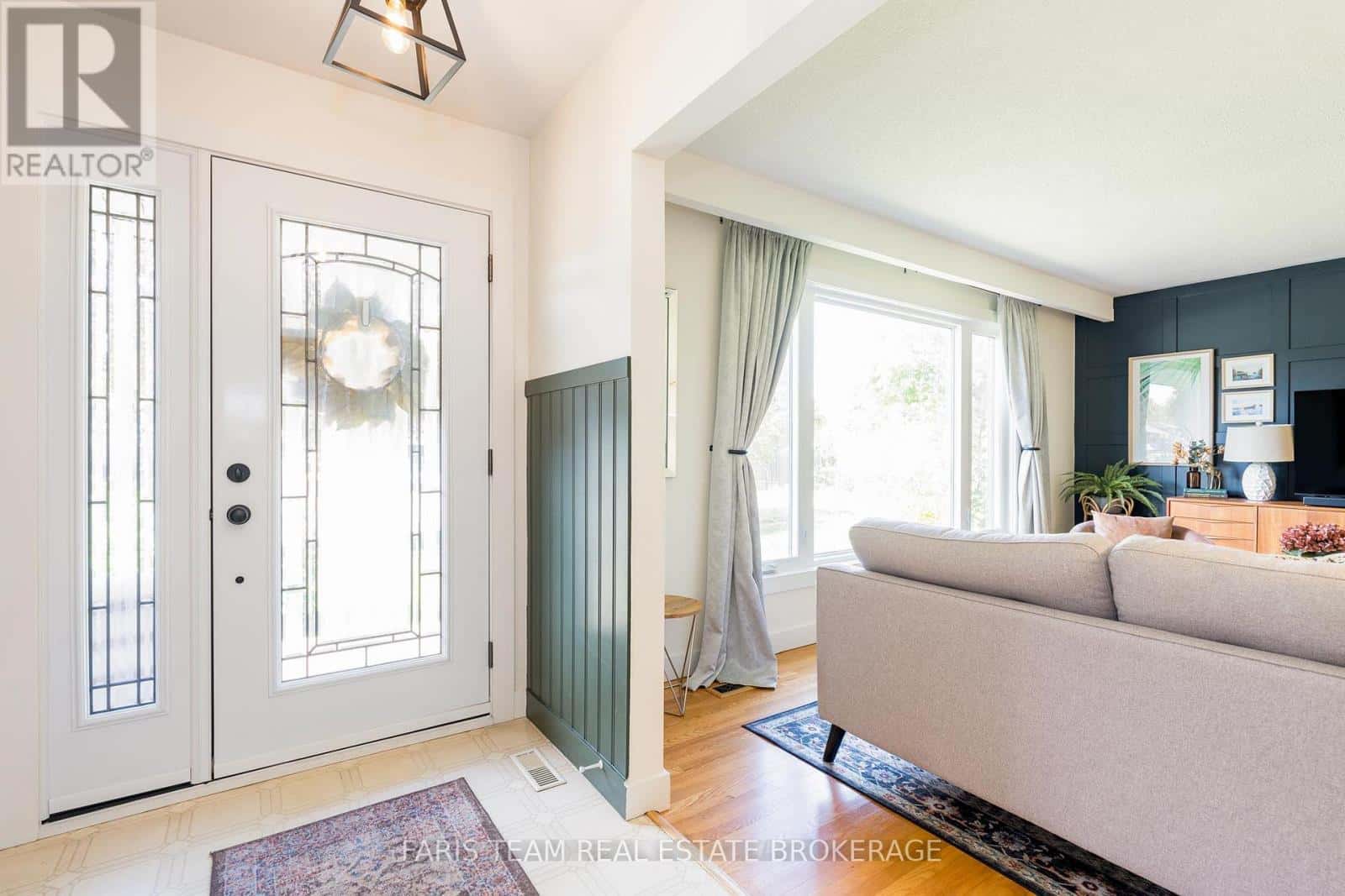 43 JEFFREY STREET — Barrie (Grove East), Ontario - Photo 5 of 33