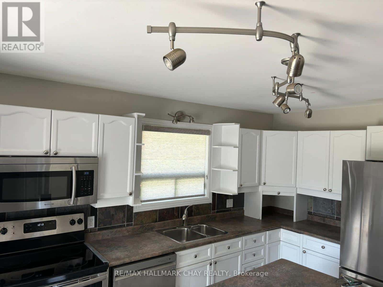 Orillia — Orillia - Photo 5 of 25