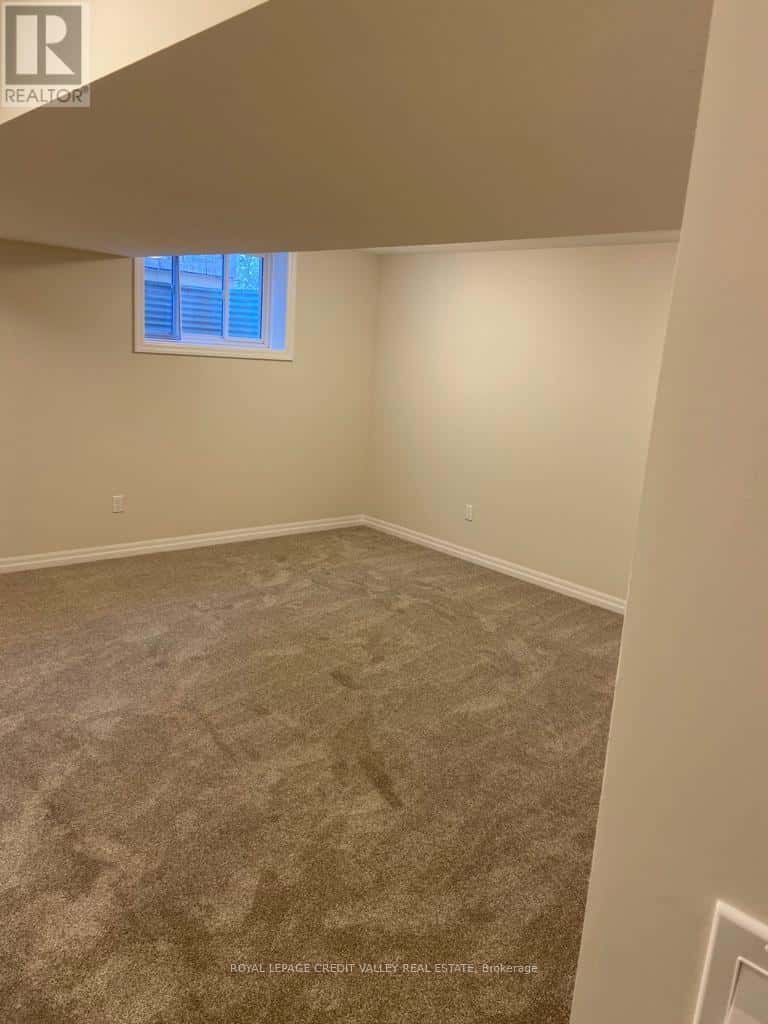 Tillsonburg — Tillsonburg - Photo 2 of 8