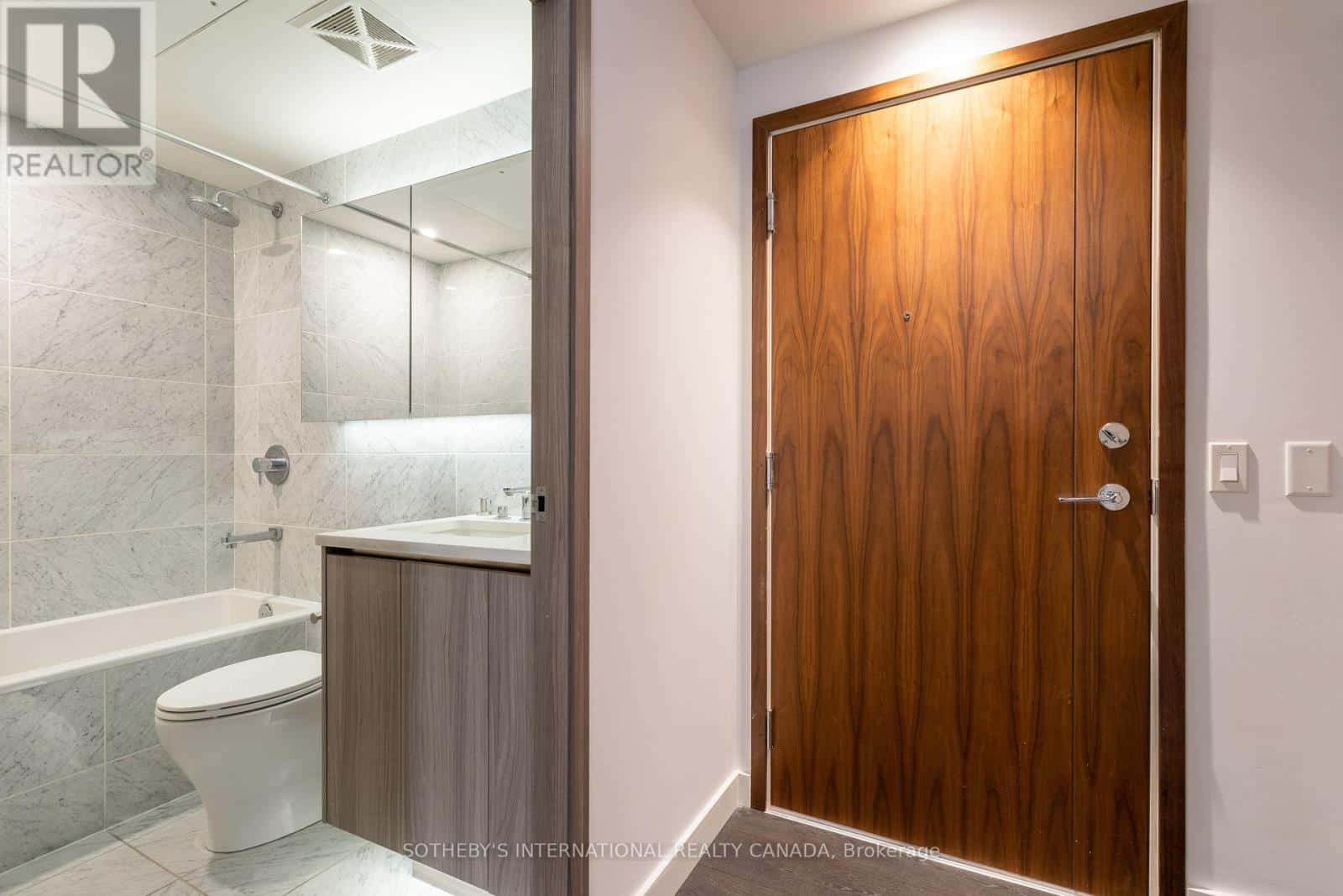 2501 - 95 MCMAHON DRIVE — Toronto (Bayview Village), Ontario - Photo 2 of 24