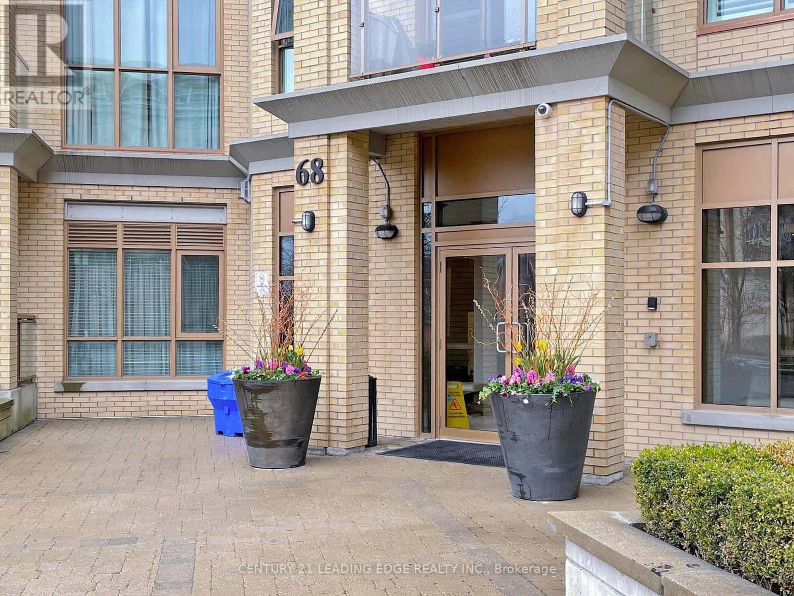 232 - 68 MAIN STREET N — Markham (Old Markham Village), Ontario - Photo 5 of 50