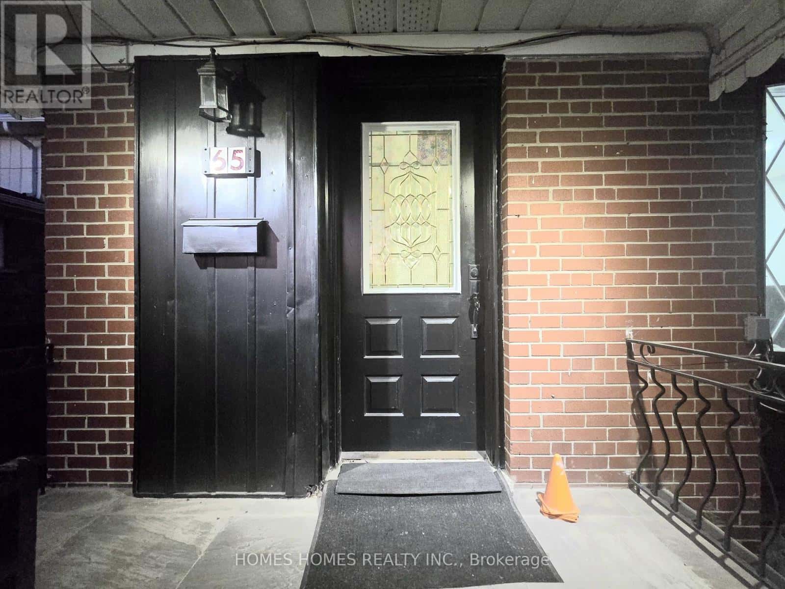 65 ELNATHAN CRESCENT — Toronto (Humber Summit), Ontario - Photo 2 of 34