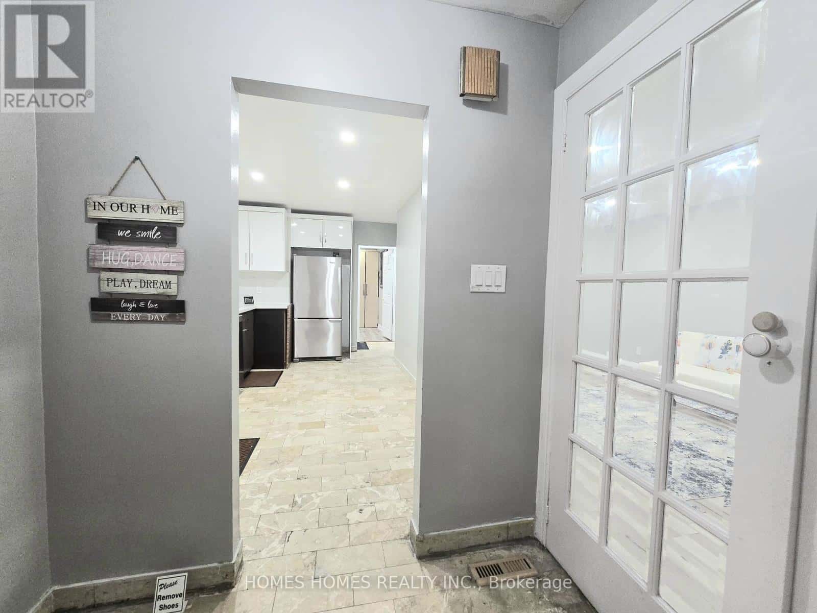 65 ELNATHAN CRESCENT — Toronto (Humber Summit), Ontario - Photo 3 of 34