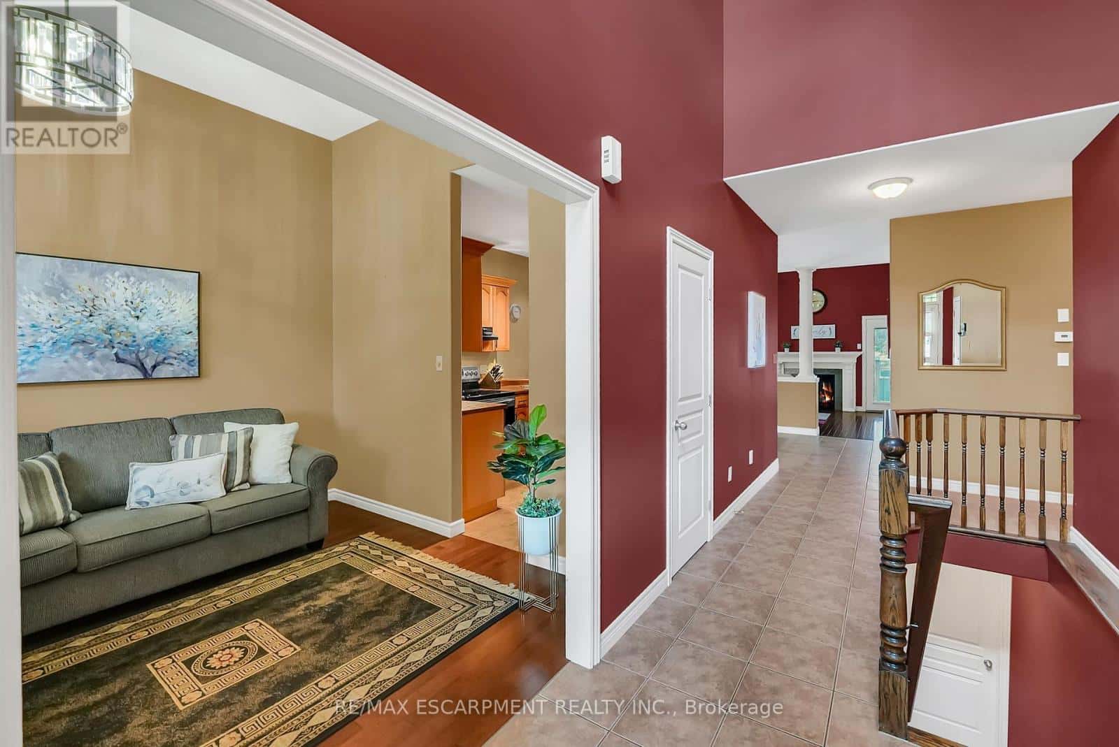 169 CENTRAL AVENUE — Grimsby (Grimsby East), Ontario - Photo 4 of 29