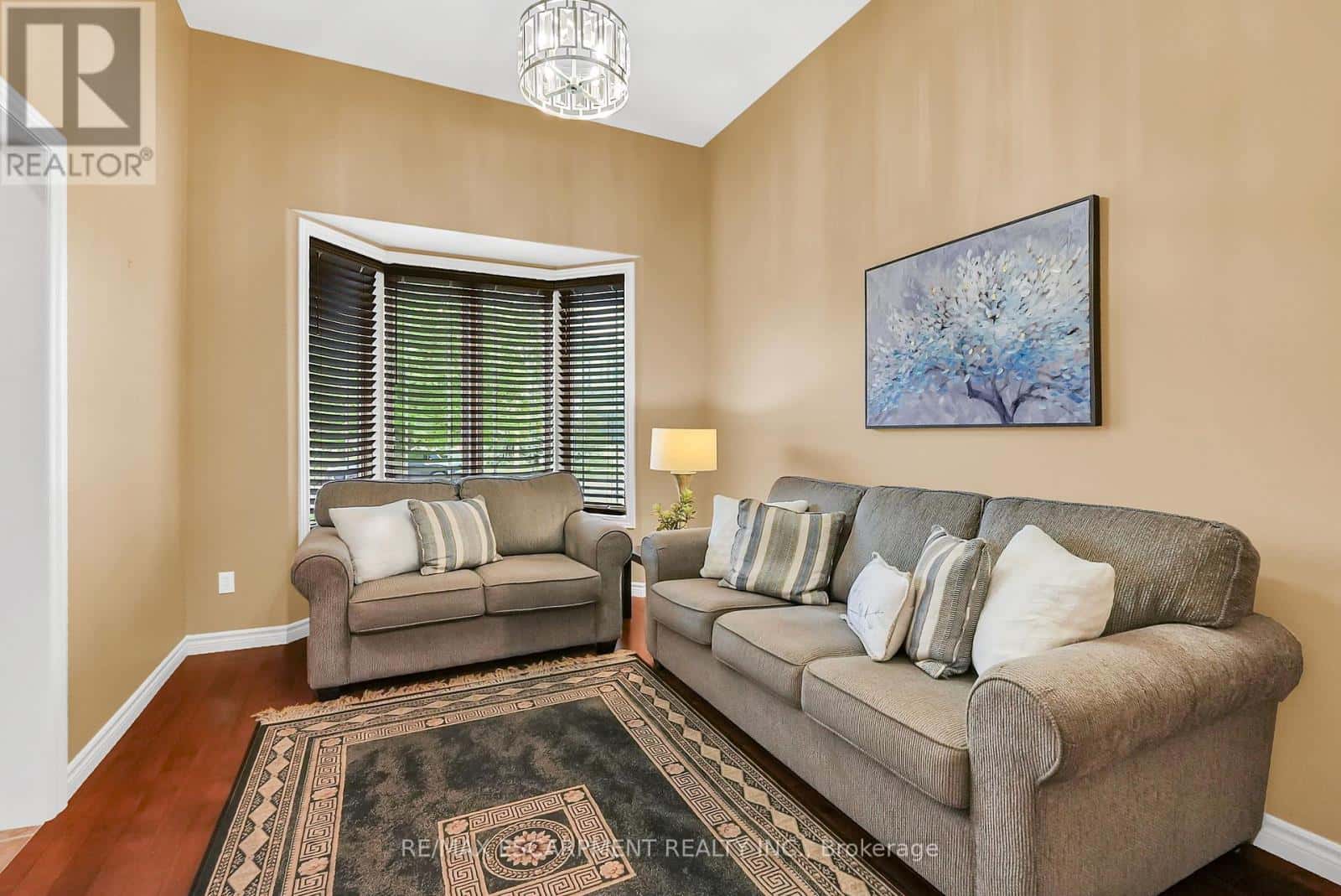 169 CENTRAL AVENUE — Grimsby (Grimsby East), Ontario - Photo 5 of 29