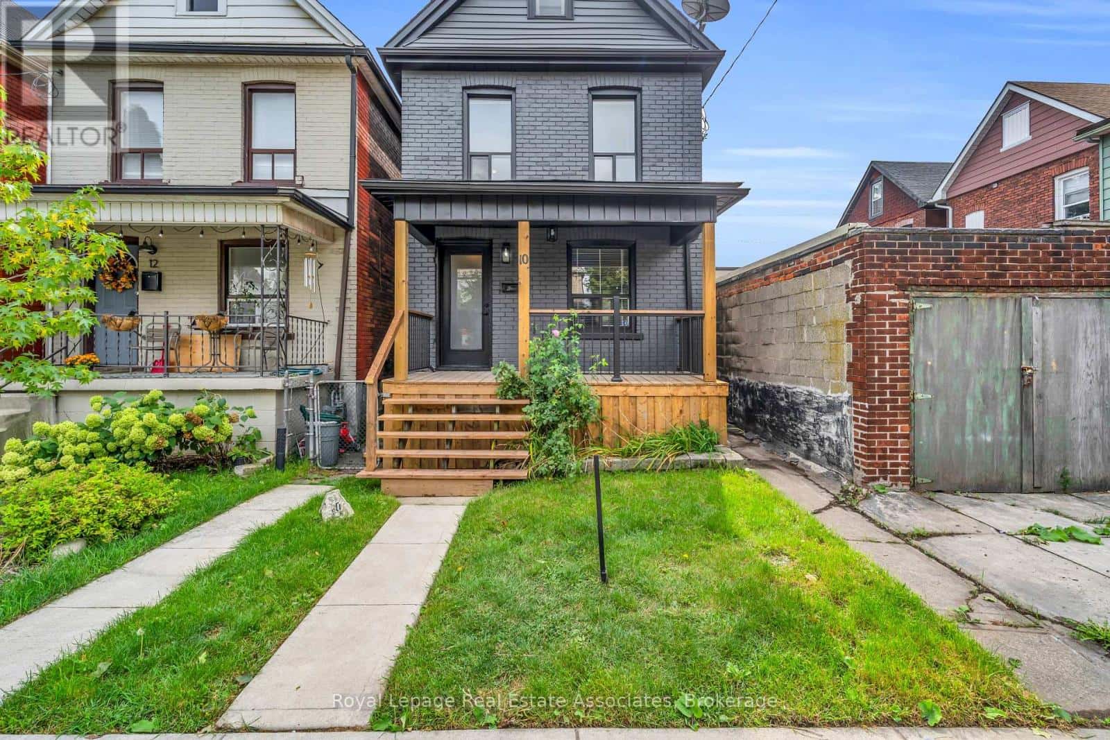 10 GORDON STREET — Hamilton (Crown Point), Ontario - Photo 2 of 38