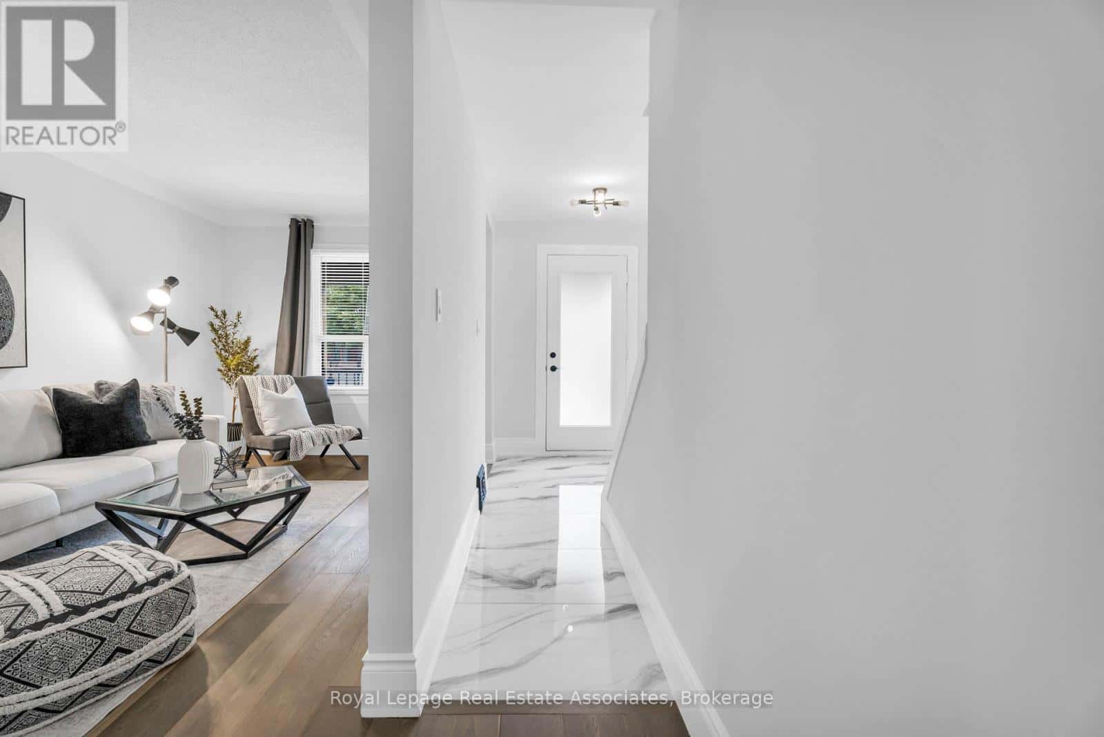 10 GORDON STREET — Hamilton (Crown Point), Ontario - Photo 4 of 38