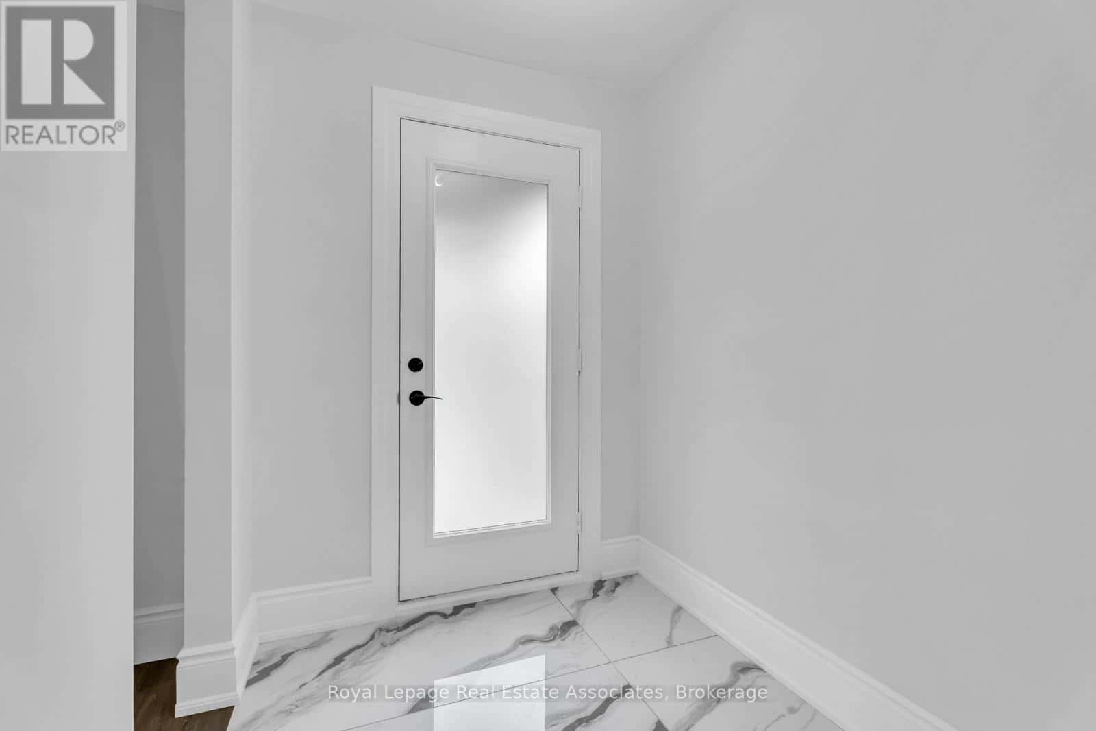 10 GORDON STREET — Hamilton (Crown Point), Ontario - Photo 5 of 38