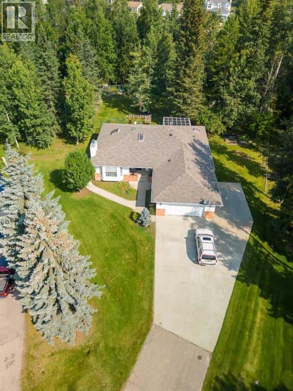 34 Ravine Drive — Whitecourt, Alberta - Photo 3 of 37