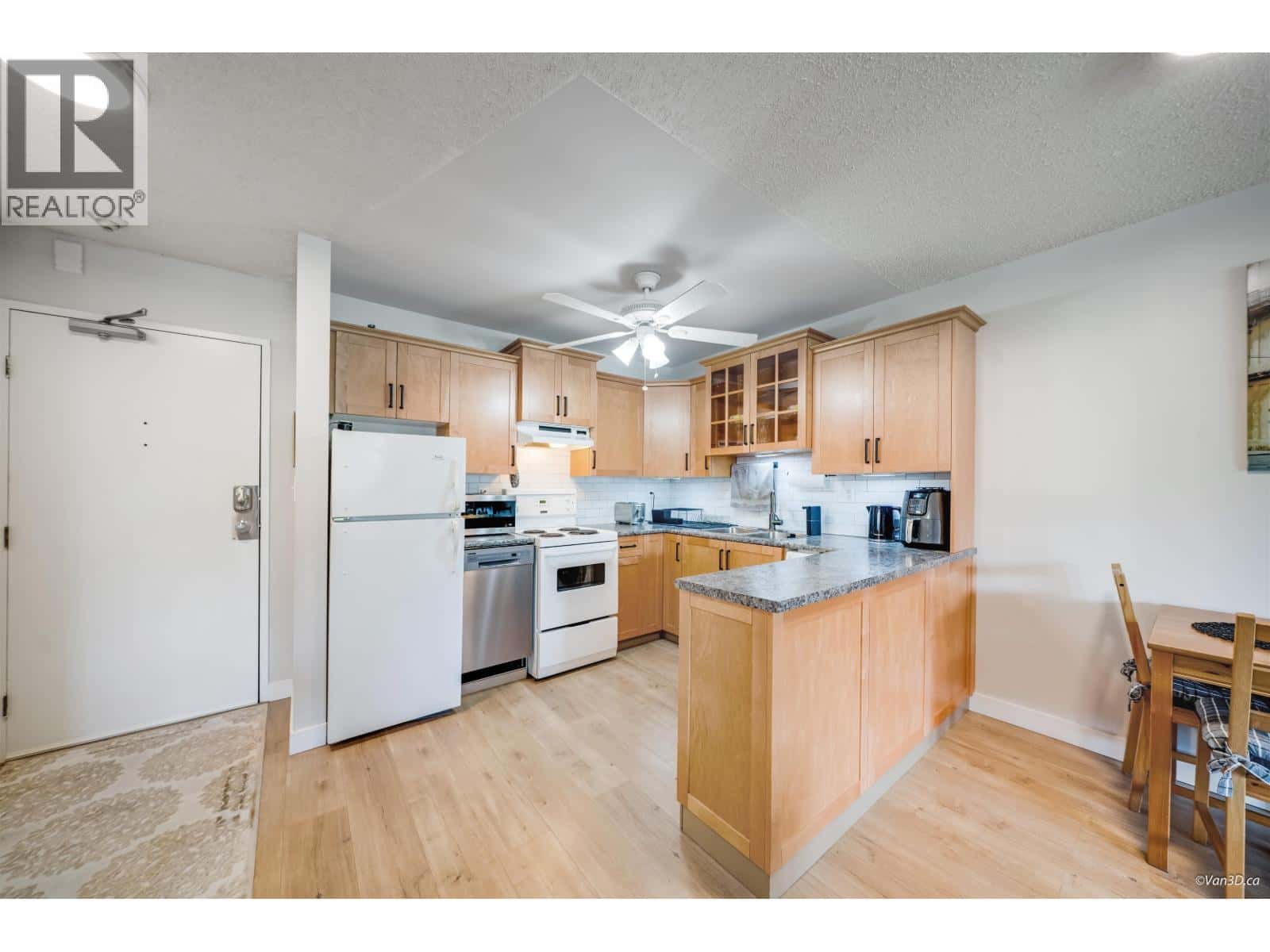 307 1122 KING ALBERT AVENUE — Coquitlam, British Columbia - Photo 3 of 18