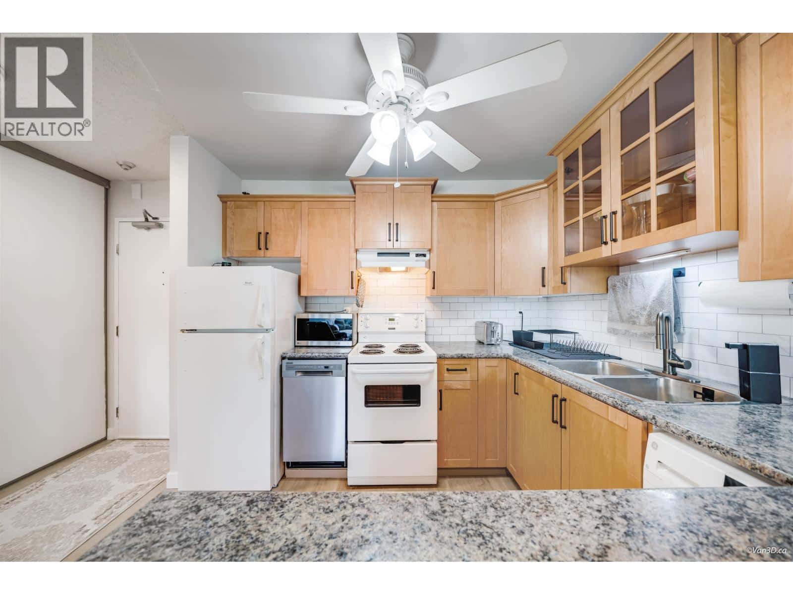 307 1122 KING ALBERT AVENUE — Coquitlam, British Columbia - Photo 4 of 18