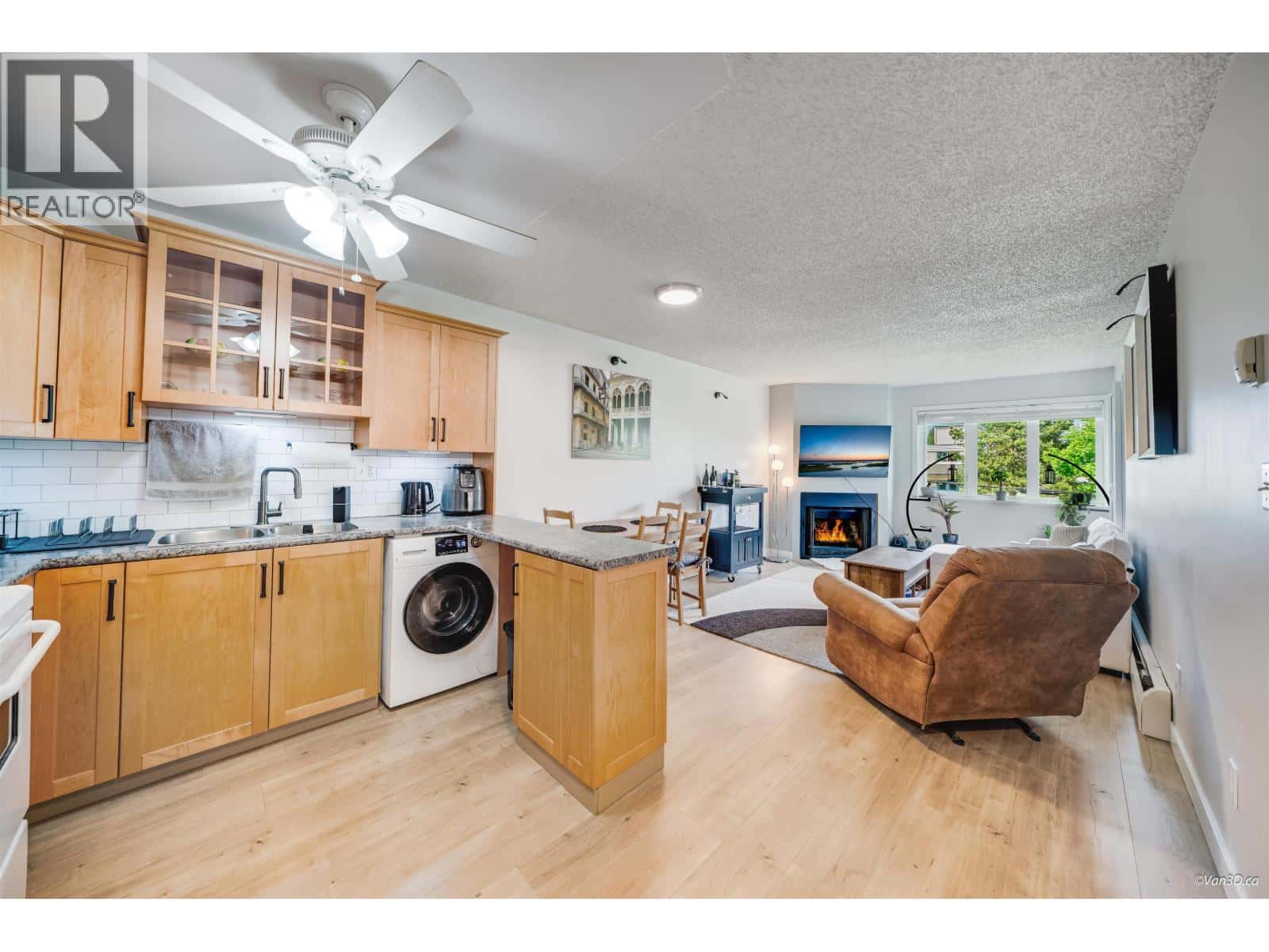 307 1122 KING ALBERT AVENUE — Coquitlam, British Columbia - Photo 2 of 18