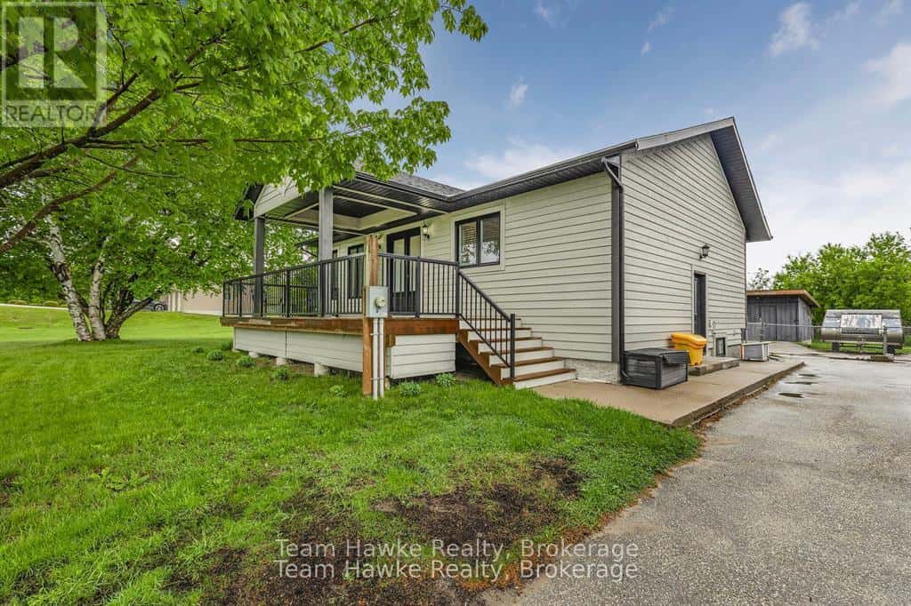 969 WILLIAM STREET — Midland, Ontario - Photo 3 of 48