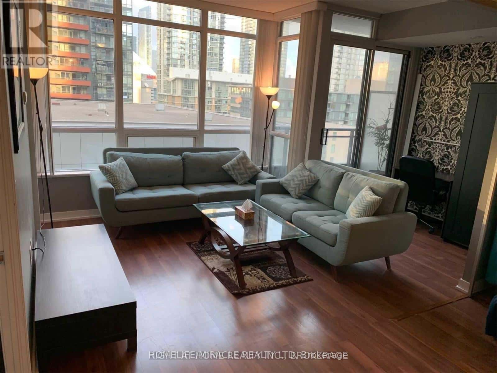 Toronto (Waterfront Communities) — Toronto (Waterfront Communities) - Photo 2 of 15