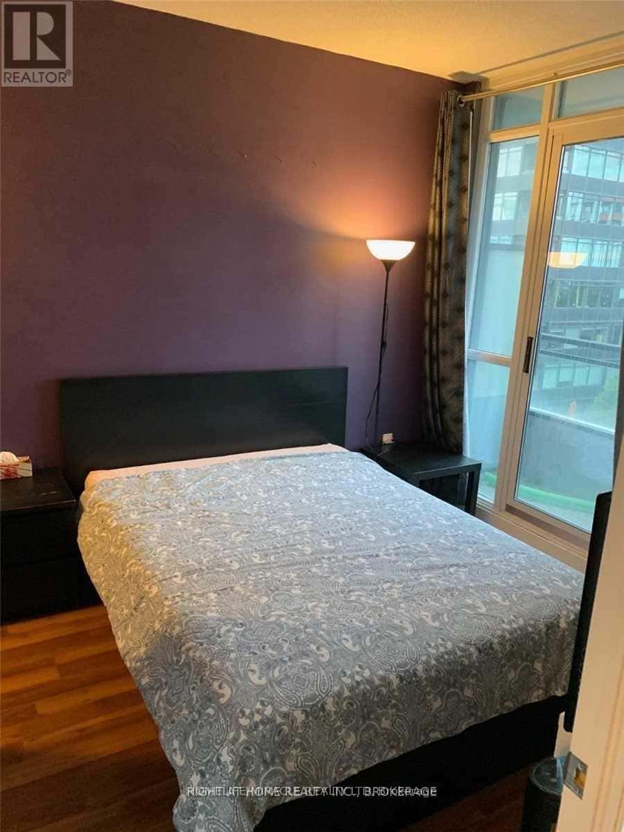 Toronto (Waterfront Communities) — Toronto (Waterfront Communities) - Photo 4 of 15