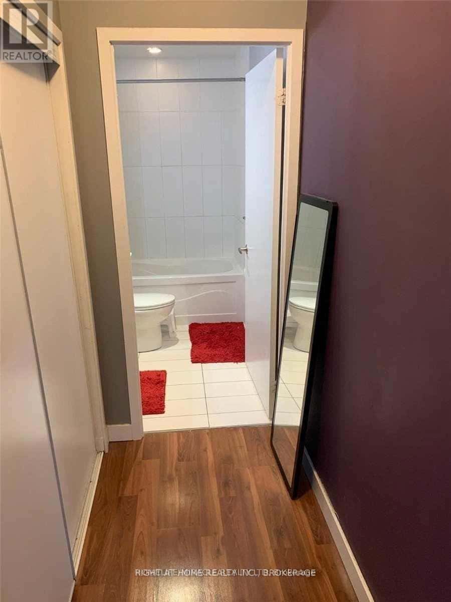 Toronto (Waterfront Communities) — Toronto (Waterfront Communities) - Photo 5 of 15