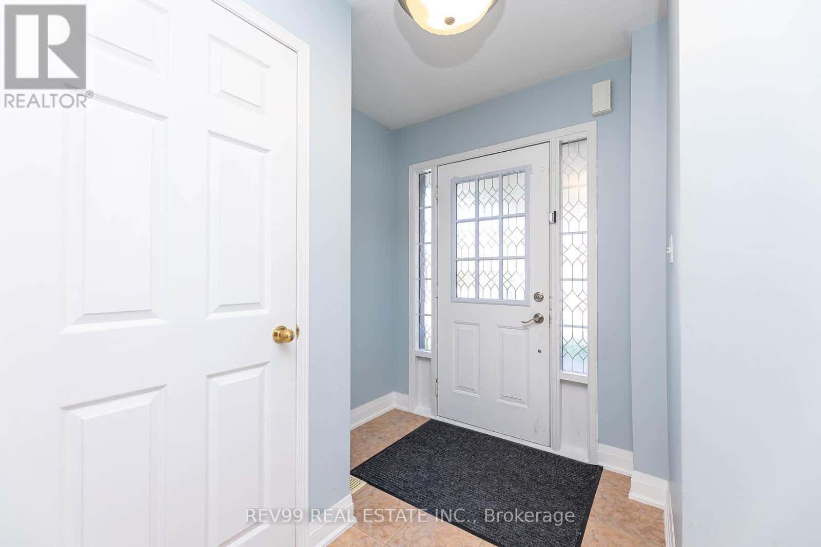 735 BRASSWINDS TRAIL — Oshawa (Pinecrest), Ontario - Photo 3 of 44