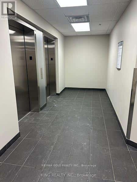 212-50 SUNNY MEADOW BLVD BOULEVARD N — Brampton (Sandringham-Wellington) - Photo 5 of 17