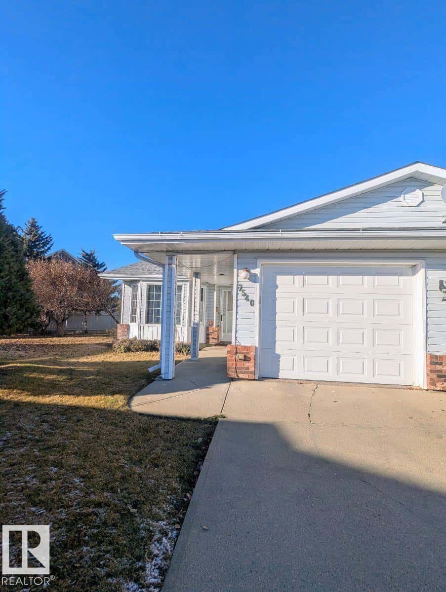 7540 137A AV NW — Edmonton, Alberta - Photo 2 of 23