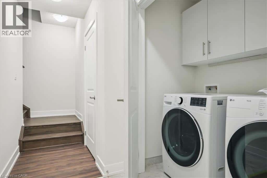 Oakville — Oakville - Photo 4 of 23