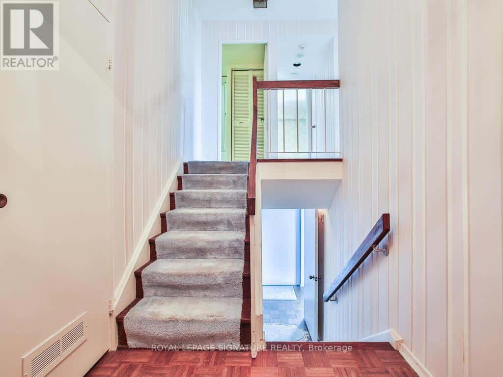 F19 - 288 MILL ROAD — Toronto (Markland Wood), Ontario - Photo 5 of 28