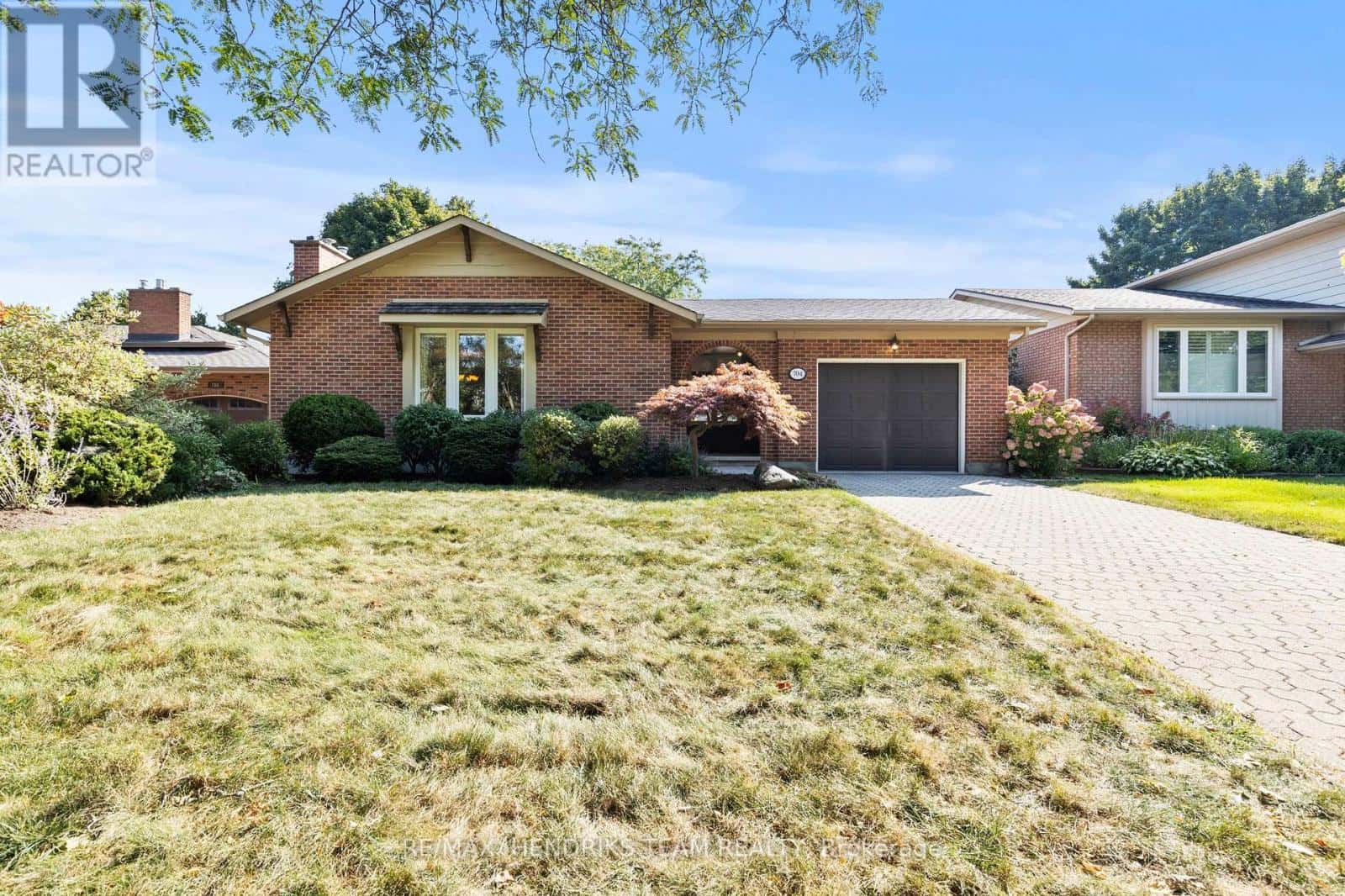 704 VINE STREET — St. Catharines (Lakeshore), Ontario - Photo 2 of 43