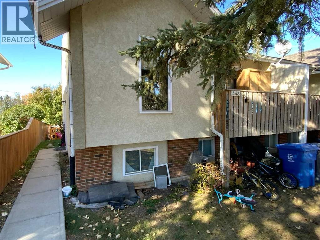 443 4 Avenue SE — Three Hills, Alberta - Main photo