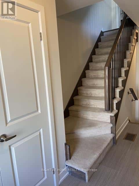 31 - 56 PALLOCK HILL WAY — Whitby (Pringle Creek), Ontario - Photo 3 of 7