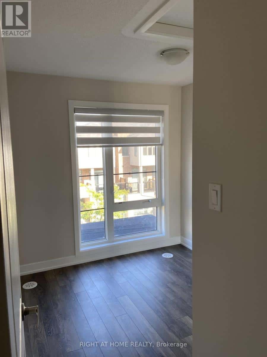 31 - 56 PALLOCK HILL WAY — Whitby (Pringle Creek), Ontario - Photo 5 of 7