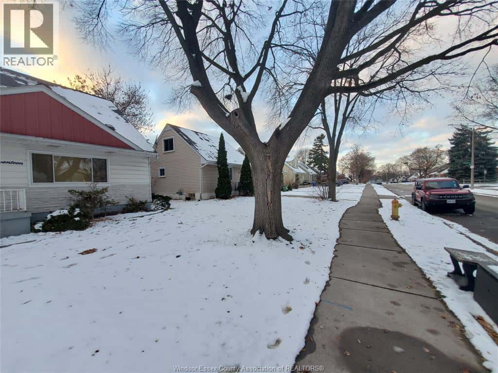 Windsor — Windsor - Photo 2 of 20