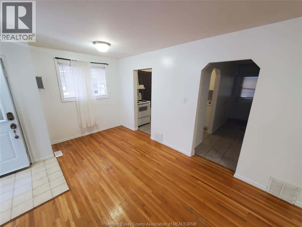 Windsor — Windsor - Photo 5 of 20