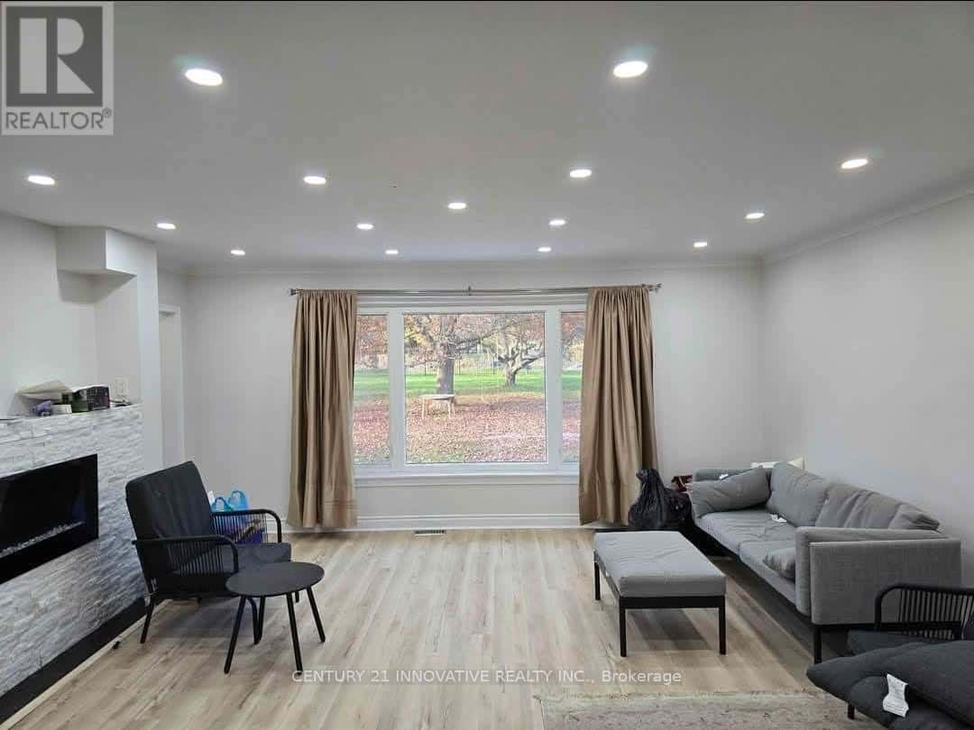 Richmond Hill — Richmond Hill - Photo 3 of 10